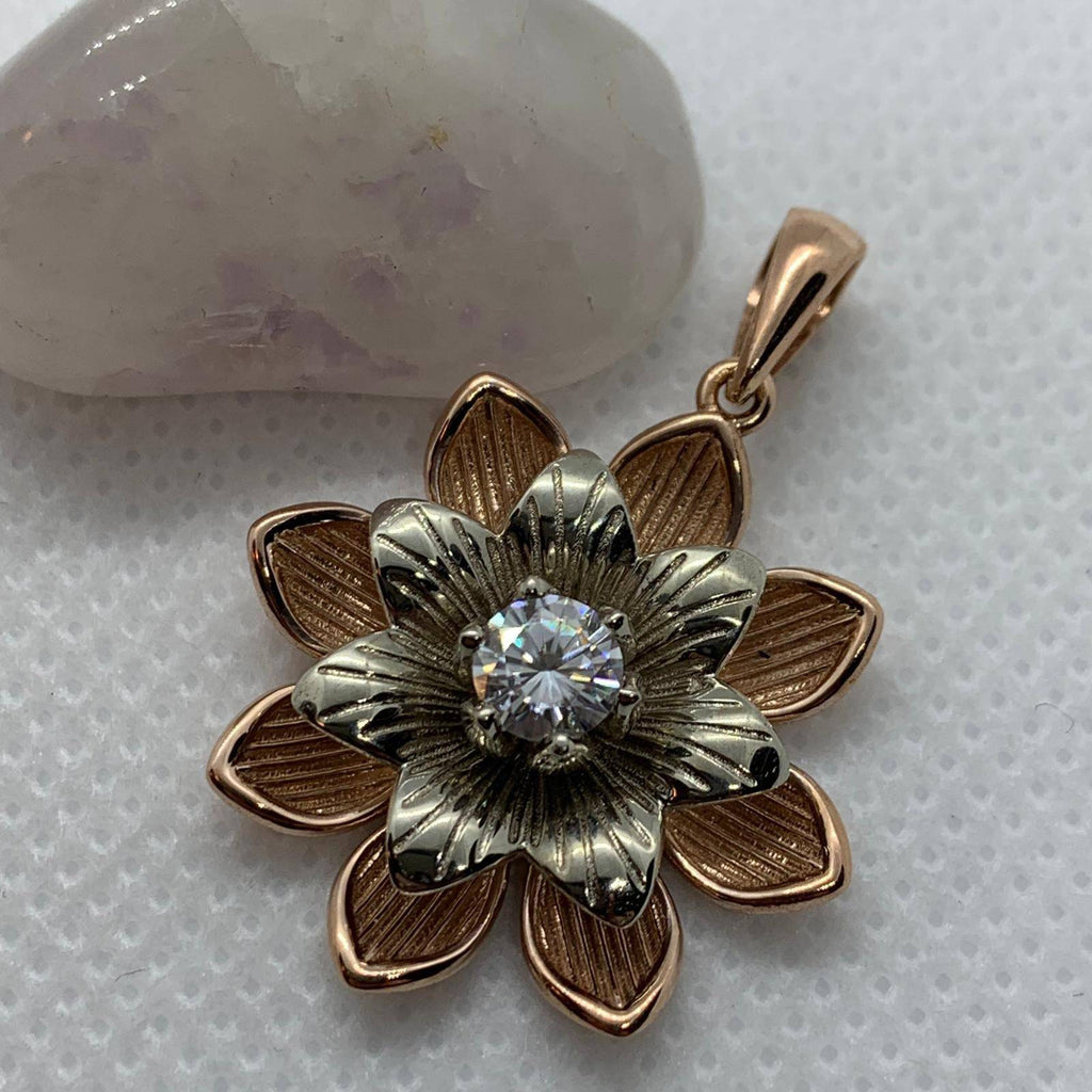 Water Lily Pendant *0.50 Carat Moissanite With 10k/14k/18k White, Yellow, Rose, Green Gold, Gold Plated & Silver* Flower Nature Leaf Charm | Loni Design Group |   | Men's jewelery|Mens jewelery| Men's pendants| men's necklace|mens Pendants| skull jewelry|Ladies Jewellery| Ladies pendants|ladies skull ring| skull wedding ring| Snake jewelry| gold| silver| Platnium|