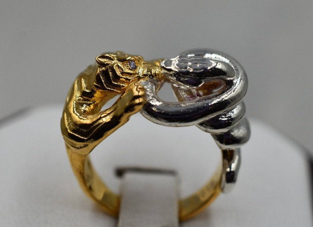 Snake Vs Tiger Ring | Loni Design Group | Rings  | Men's jewelery|Mens jewelery| Men's pendants| men's necklace|mens Pendants| skull jewelry|Ladies Jewellery| Ladies pendants|ladies skull ring| skull wedding ring| Snake jewelry| gold| silver| Platnium|