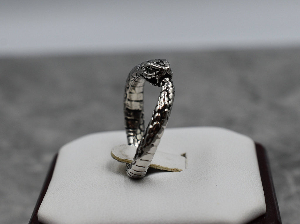 Garter Ouroboros Snake Ring | Loni Design Group | Rings  | Men's jewelery|Mens jewelery| Men's pendants| men's necklace|mens Pendants| skull jewelry|Ladies Jewellery| Ladies pendants|ladies skull ring| skull wedding ring| Snake jewelry| gold| silver| Platnium|