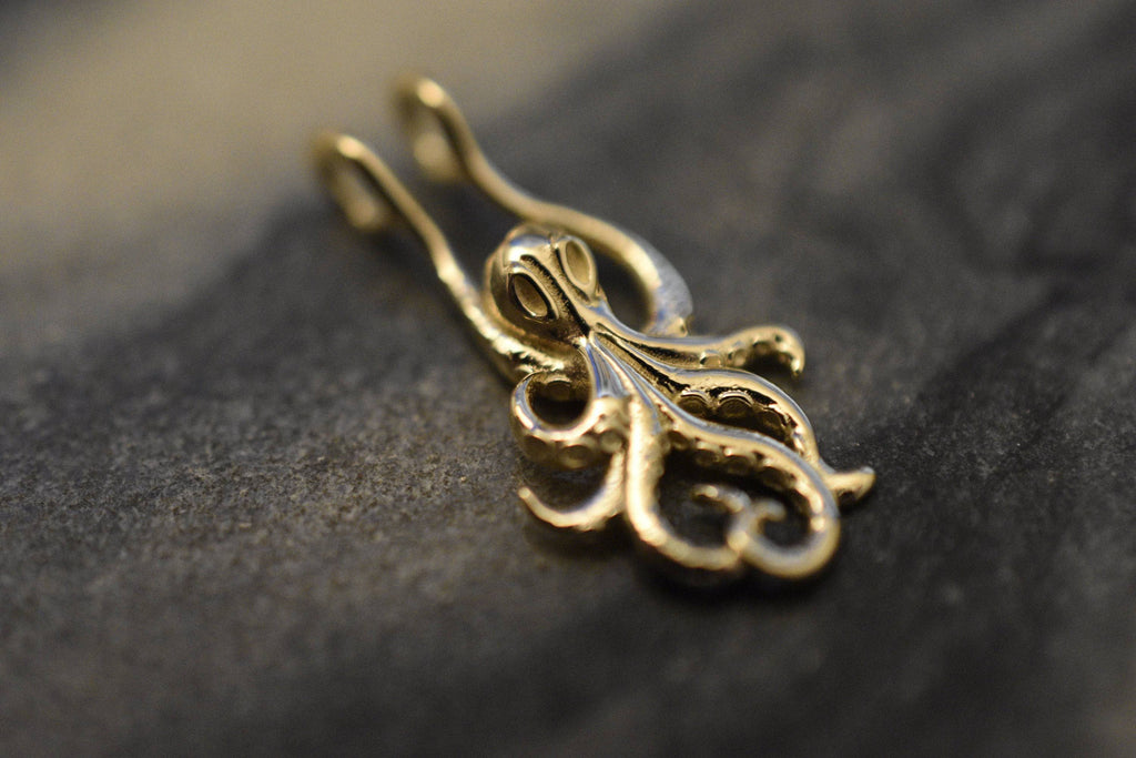 Squiddly Squid Pendant  *10k/14k/18k White, Yellow, Rose Green Gold, Gold Plated & Silver* Animal Octopus Tentacle Fish Necklace Charm Gift | Loni Design Group |   | Men's jewelery|Mens jewelery| Men's pendants| men's necklace|mens Pendants| skull jewelry|Ladies Jewellery| Ladies pendants|ladies skull ring| skull wedding ring| Snake jewelry| gold| silver| Platnium|